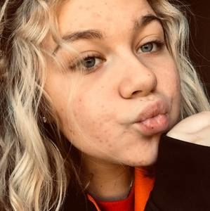 Meet your Posher, Adrea